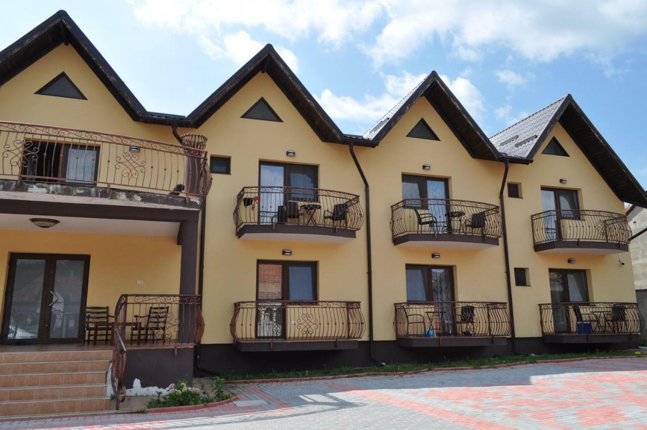 Vila Teoharie Окнеле Мари Екстериор снимка