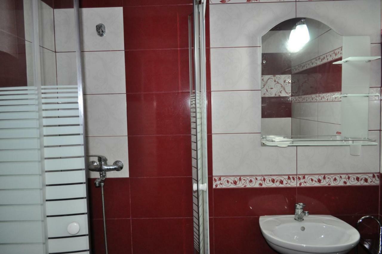Vila Teoharie Окнеле Мари Екстериор снимка
