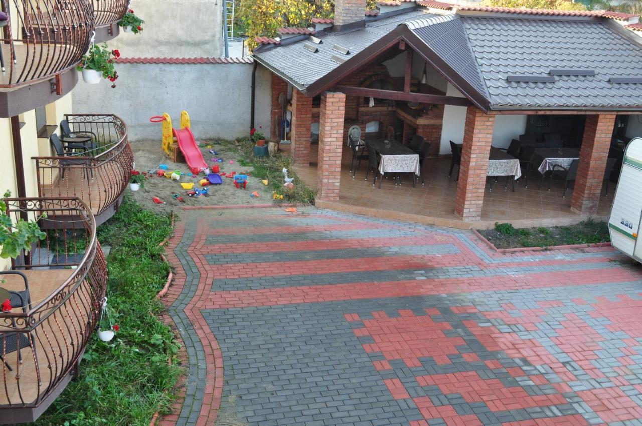 Vila Teoharie Окнеле Мари Екстериор снимка